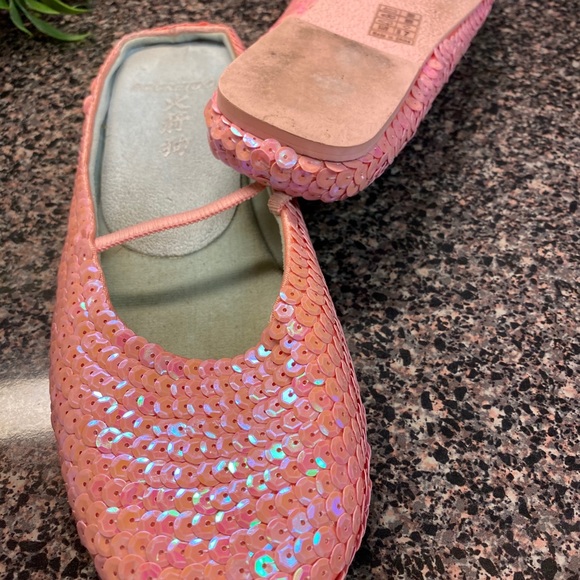 Shoes - Picture 2 of 7